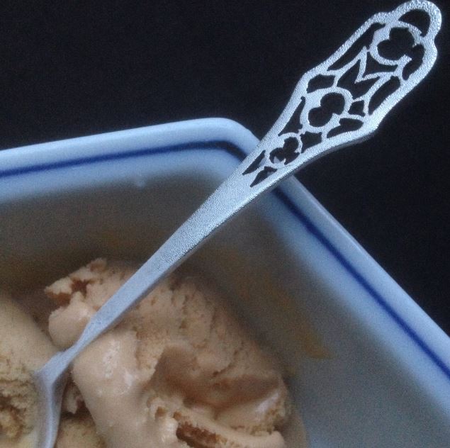 銀のスプーンが、アイスクリームを美味しくするわけ（英国